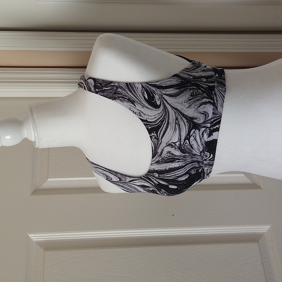 Victoria SPORT Bras - Picture 4 of 8